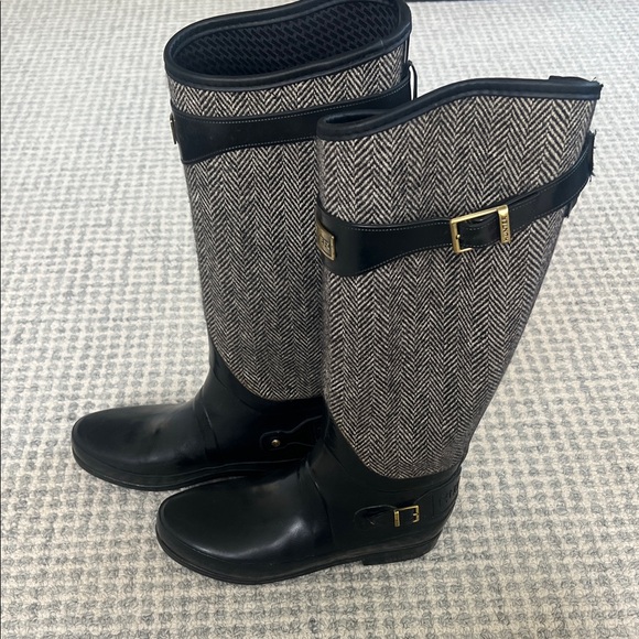 Hunter Black with Gray Herringbone Tweed Boots - Picture 2 of 5